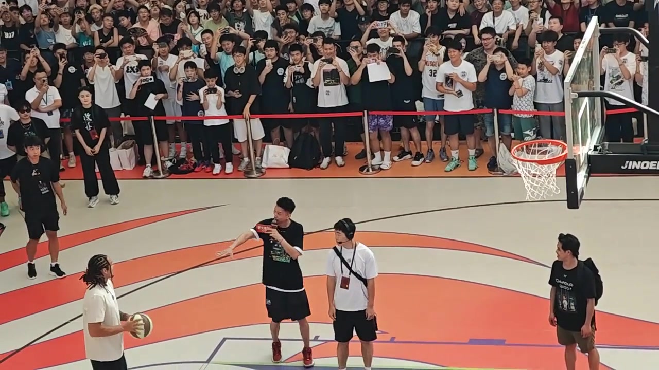 开云官网-一个不进 亚洲行大连站活动中阿隆-戈登上演连续5罚打铁场面