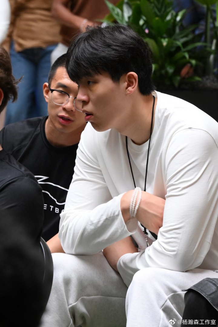 kaiyun-🐼眼！杨瀚森抵达纽约 参加NBA新秀培训课程