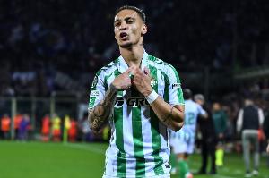 kaiyun-西媒：贝蒂斯提交对安东尼1年租借的最终报价，曼联必须今天答复