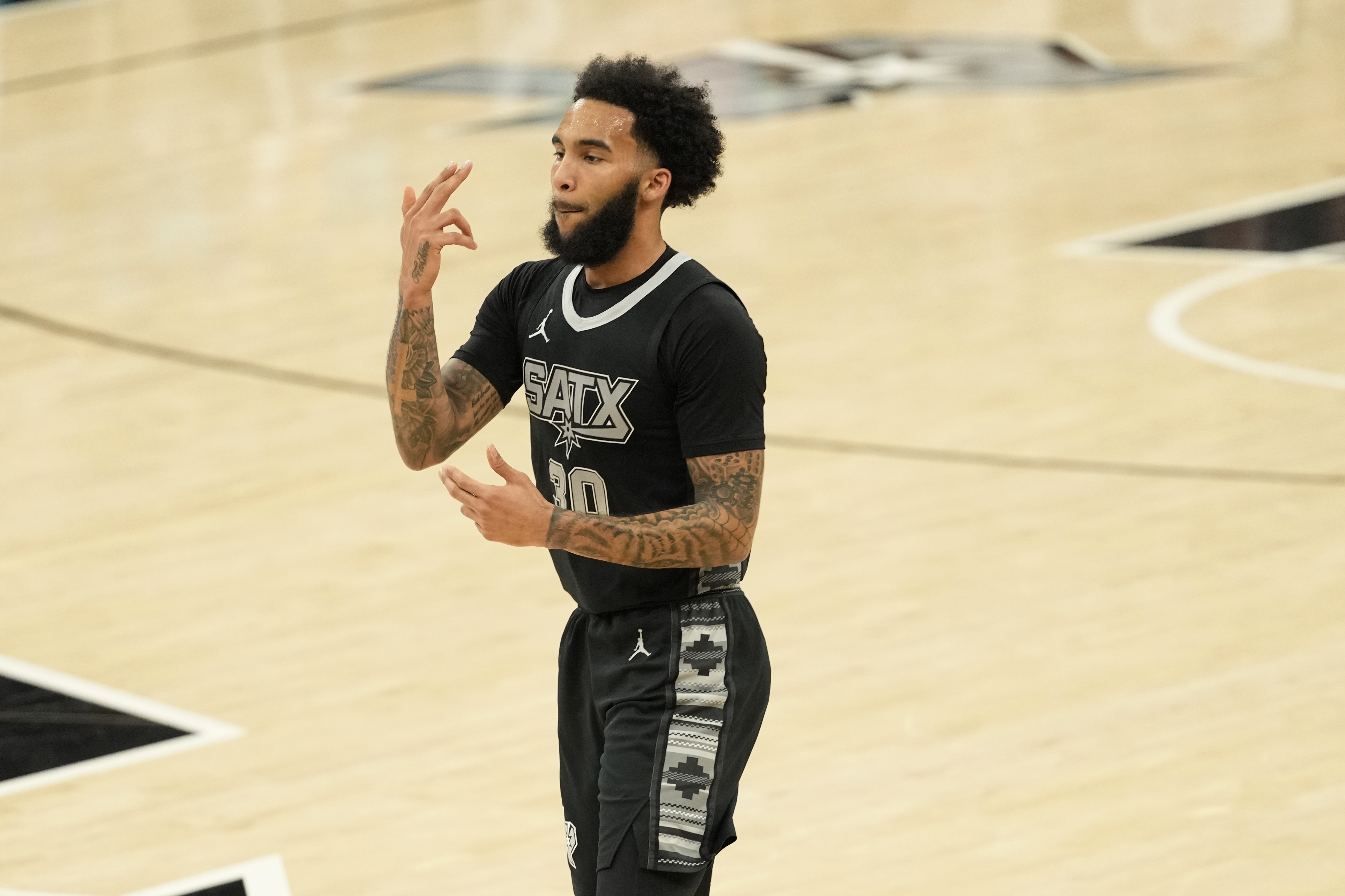 开云下载-空砍27分！尚帕尼：我们要找出能创造出空位的方法